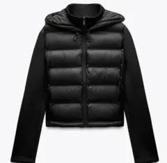 ブラックフード付きダウンジャケット