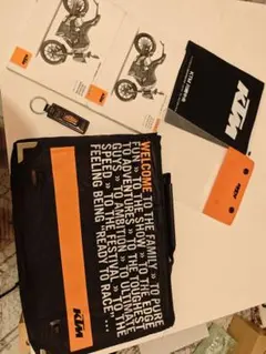 KTM メッセンジャーバッグ、工具、キーホルダーなどのサムネイル