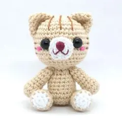 ネコ　ベージュ　あみぐるみ