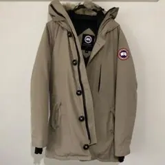 ベージュ ダウンジャケット