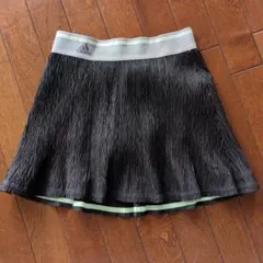 adidas プリーツスカート 黒