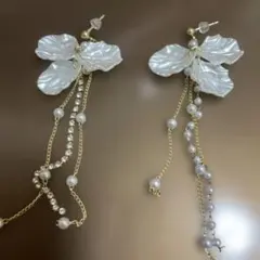フラワーモチーフ ロングピアス パール ビジュー