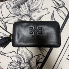 現在非発売品Tory Burch 長財布 ブラック タッセル付ラウンドファスナーのサムネイル