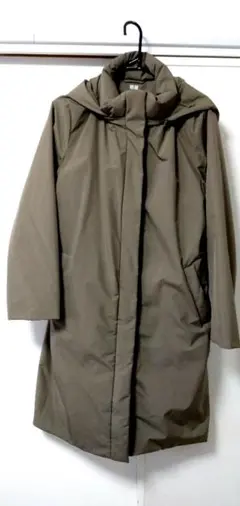 【美品】ユニクロ フード付きハイブリッドダウンコート　L カーキ