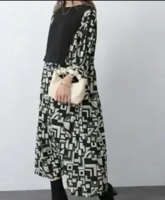幾何学柄ワンピース　ブージュルード ゆったり