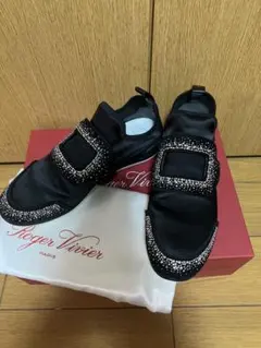ロジェヴィヴィエ黒サテンスニーカー超美品34のサムネイル