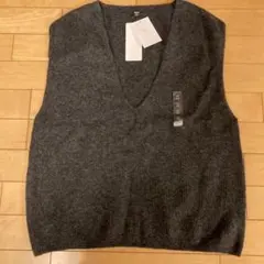 新品.未使用　UNIQLO 3DスフレヤーンVネックベスト　 M