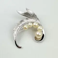 美品　ミキモト　シルバーパール葉デザインブローチ　コサージュ　アクセサリー　ロゴ