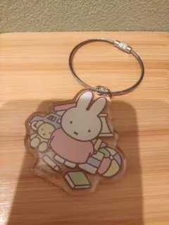 ミッフィーアクリルキーホルダー