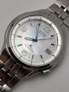 人気の白蝶貝文字盤　シチズン　アテッサ　電波ソーラー　軽量チタン