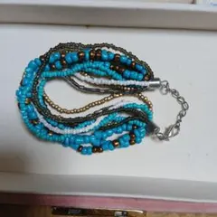 ターコイズビーズの多層ブレスレット