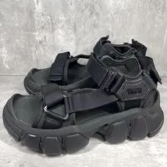 FRAY I.D別注】美品 UGG W CORA 厚底サンダル 22cm 黒 - メルカリ