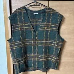 MURUA 緑と茶色のチェック柄ニットベスト