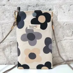 ハンドメイド　スマホショルダー　サコッシュ　北欧　花柄　ナチュラル　くすみカラー