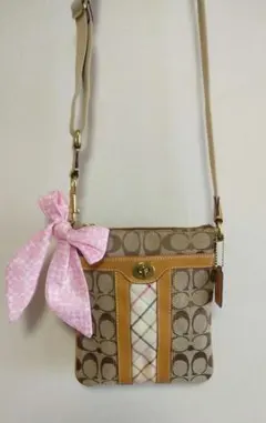 COACH（コーチ）シグネチャー パッチワーク ターンロック クロスボディバッグ