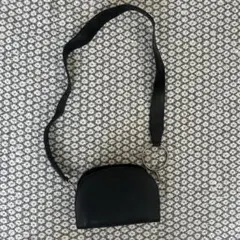 ブラック 丸型ショルダーバッグ