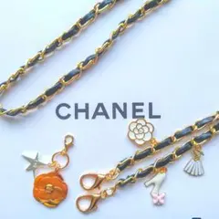 シャネル　ホリデーチャーム　カメリア　と　ショルダーストラップ　チャーム付き