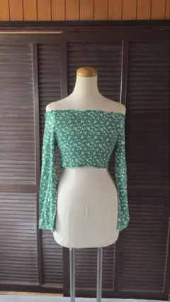 オフショルダー花柄長袖トップスのサムネイル