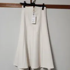 土日限定SALEアイボリー フレアスカート 未使用タグ付き