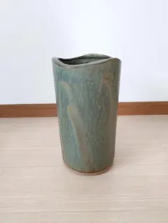 青緑色 陶器 花瓶 不規則な口