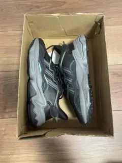 adidas スニーカー グレー/ブラック