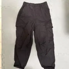 ユニクロ　黒　カーゴパンツ　140