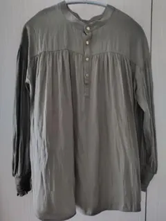 シャーリングブラウス