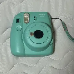 instax mini 8+ インスタントカメラ　チェキ　本体