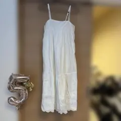 刺繍入りホワイトキャミワンピース　L 新品　タグなし