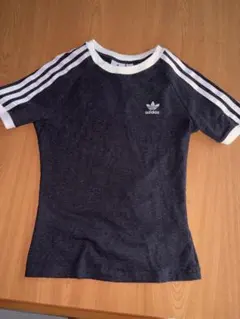 adidas オリジナルス 半袖Tシャツ グレーのサムネイル