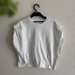 GUホワイト ノースリーブ Tシャツ