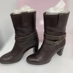 ダークブラウン ベルト付きブーツ 中ヒール