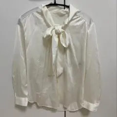 アイボリー リボン付き 長袖ブラウス