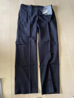 ユニクロ　黒ポリエステルスラックス ウェスト79cm