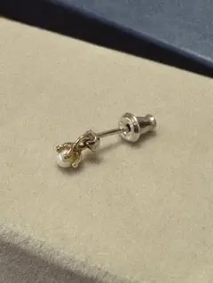 ジプフィー　エナメルモアサナイトイヤリング　ピアス　ホワイト　ゴールド　両耳 ジプフィー エナメルモアサナイトイヤリング ピアス ホワイト ゴールド