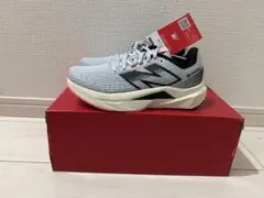 新品 22.5cm ニューバランス FUELCELL PROPEL V5 グレー