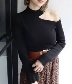 最低価格！処分予定なのでお早めに！ムルーア ブラック 片方肩出し リブニット