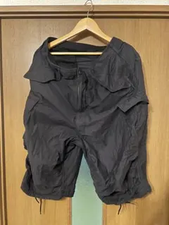BEAMS ブラック カーゴショートパンツ