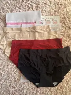 シームレスショーツ