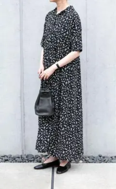 新品タグ付◇ サイズ① かぐれ 小花柄プリントワンピース DOORS - メルカリ
