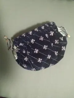 手作り刺繍入り黒セカンドバッグ