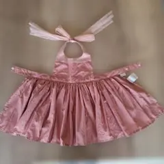 フリル付きピンクエプロン