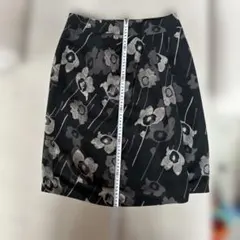 Modify 花柄 ひざ丈スカート ブラックのサムネイル