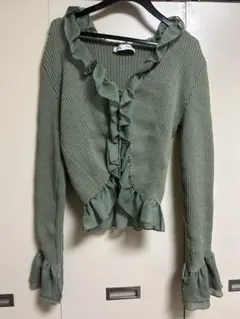 フリル付きオリーブグリーン長袖カーディガン