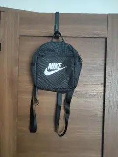 ナイキ NIKE ミニ バックパック ブラック リュックのサムネイル