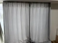 グレーのカーテン