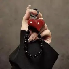 赤ハート型黒ビーズバッグチャームキーリングスマホホルダーハンドストラップ新品即納