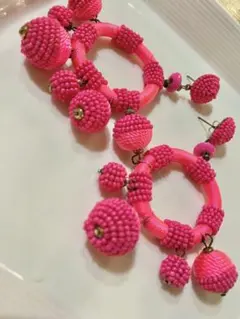 ビーズ装飾 ピンクフープピアス