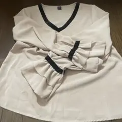 SHEIN Vネック フリル袖 ブラウス ベージュ Mのサムネイル