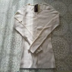 CECIL McBEE アイボリー Vネック長袖ニット